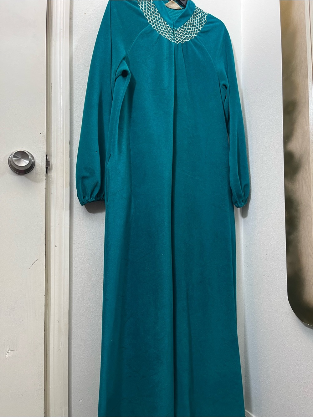 V Vintage 70s Vanity Fair Teal Embroidered Caftan Nightgown Maxi